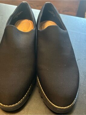 Easy Spirit Women's Black Slip-On Flats. Size 9wide black